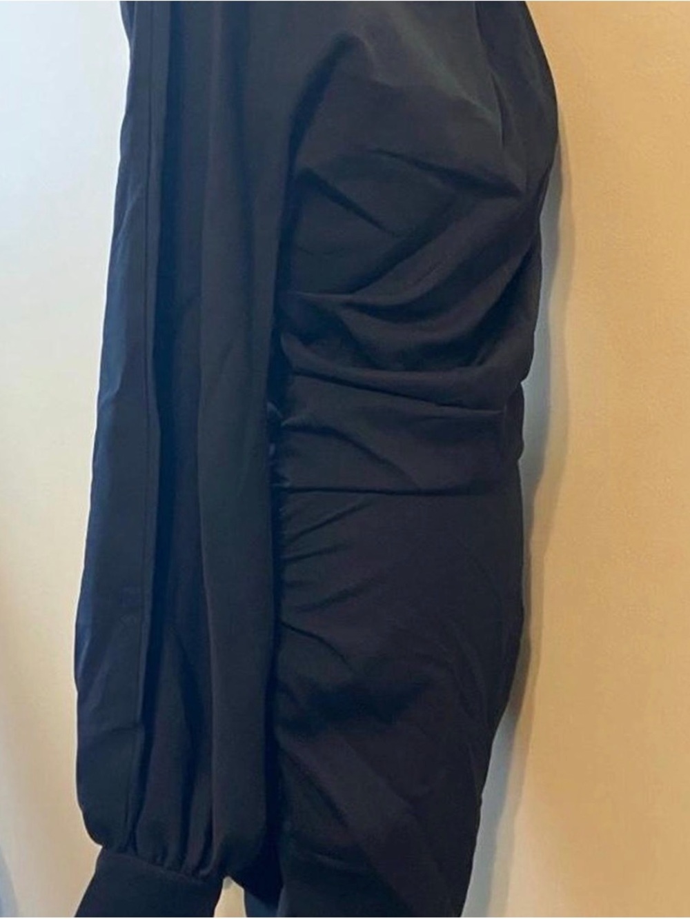 PrettyLittleThing Black One-Shoulder Ruched Mini Dress - Picture 4 of 7